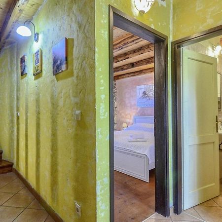 Villa Rosana in Muntić - Haus für 4-5 Personen Pula Exterior foto