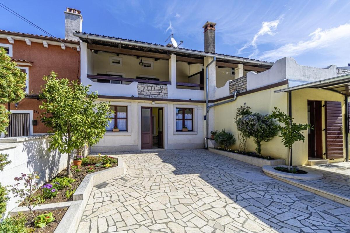 Villa Rosana in Muntić - Haus für 4-5 Personen Pula Exterior foto